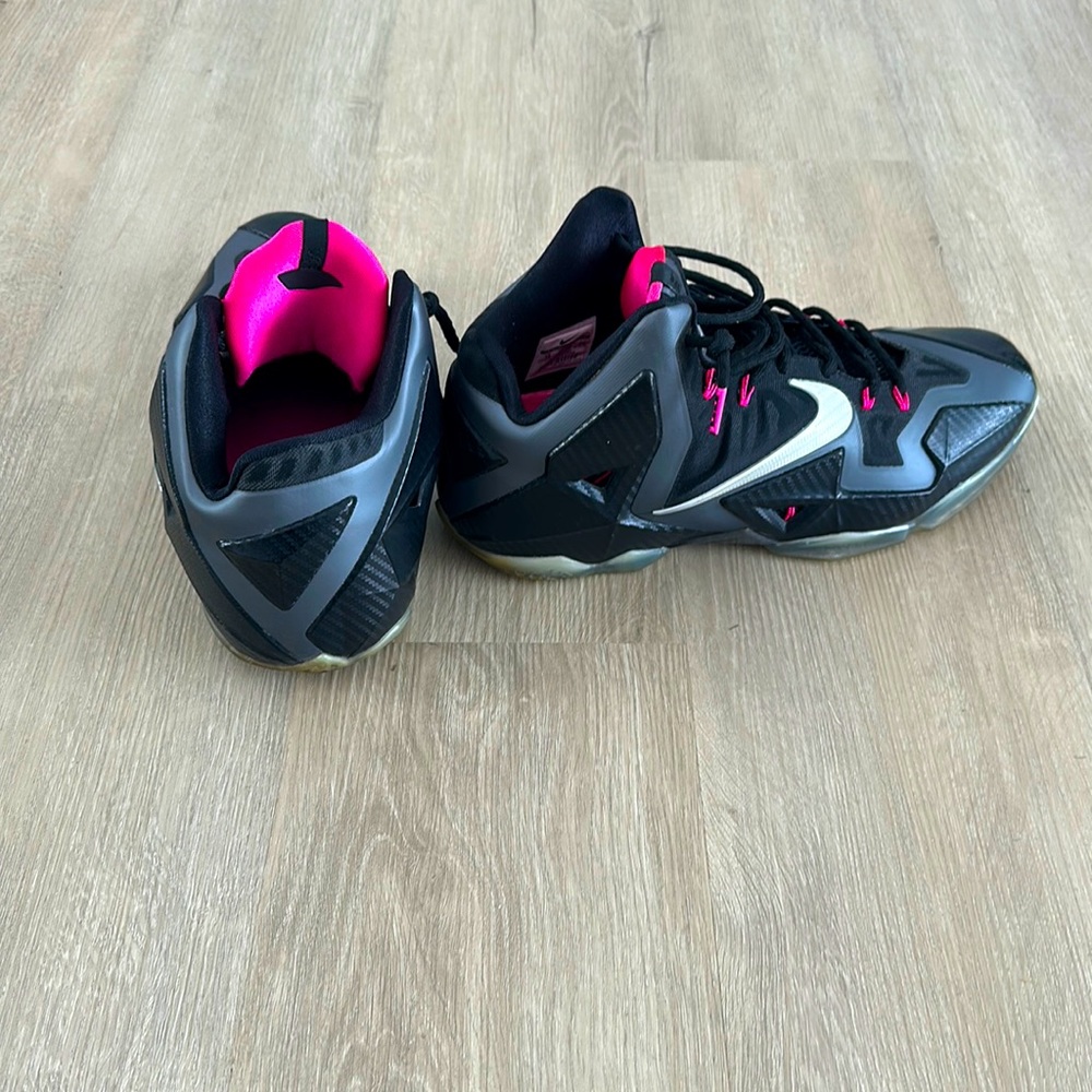 Men’s Nike Lebron XI “Miami night” size 12